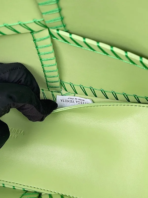 All categories 💚 Authentic bags 💚 BV 2025 new style 𝗕𝗼𝘁𝘁𝗲𝗴𝗮 𝗩𝗲𝗻𝗲𝘁𝗮 Tote bag